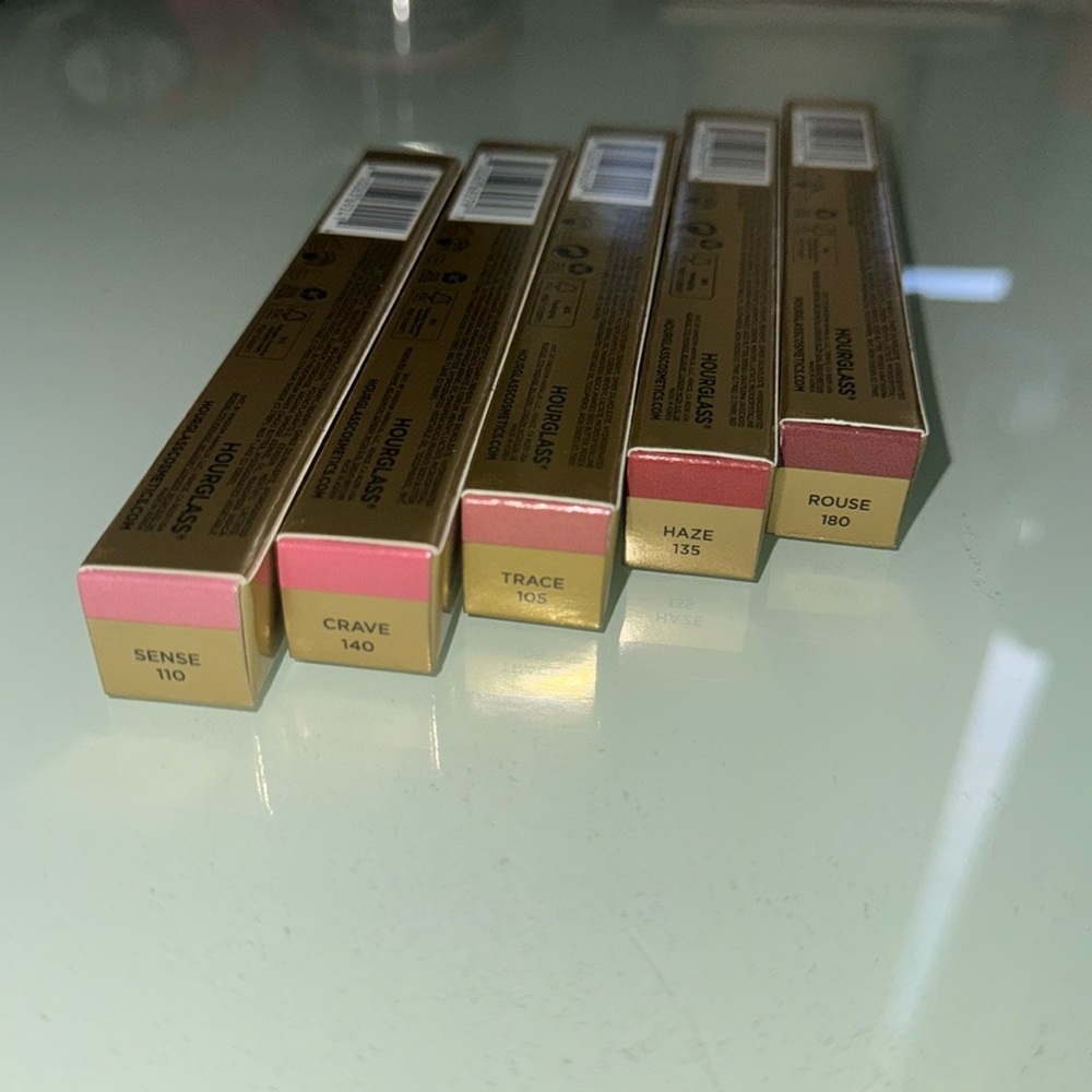 HOURGLASS - Phantom Volumizing Glossy Balm